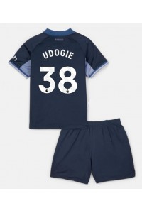 Tottenham Hotspur Destiny Udogie #38 Jalkapallovaatteet Lasten Vieraspeliasu 2023-24 Lyhythihainen (+ Lyhyet housut)